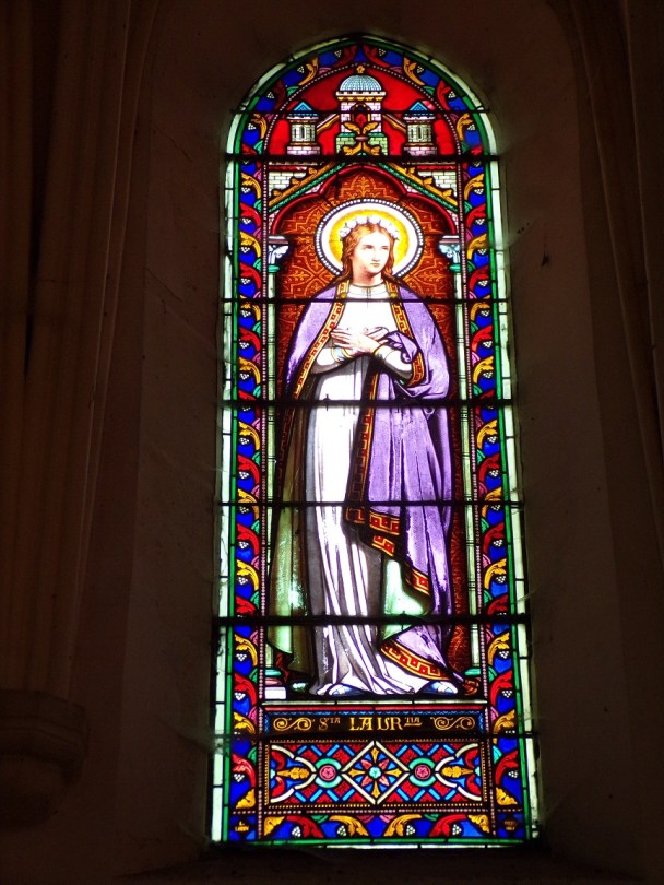 Brives sur Charente - L'église Saint-Etienne - Le vitrail 'Sainte Laure' (27 juin 2018)