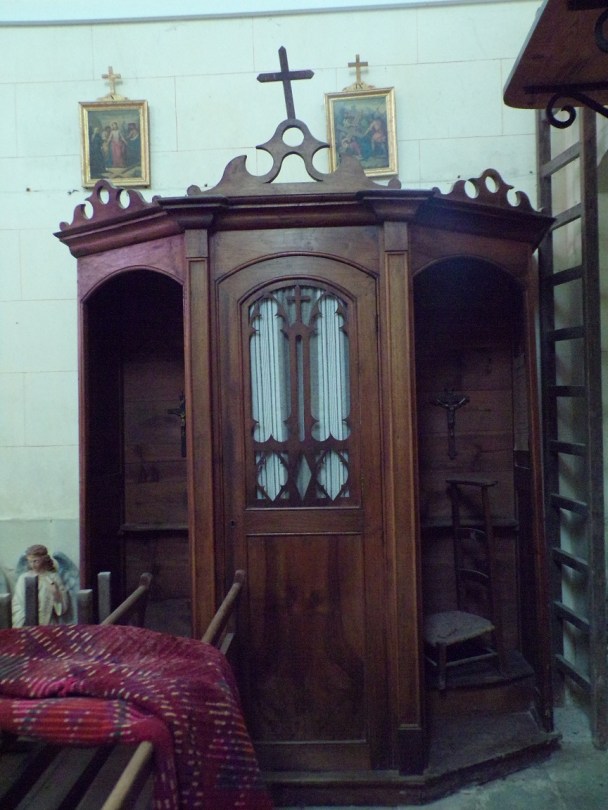 Brives sur Charente - L'église Saint-Etienne - Le confessionnal (27 juin 2018)