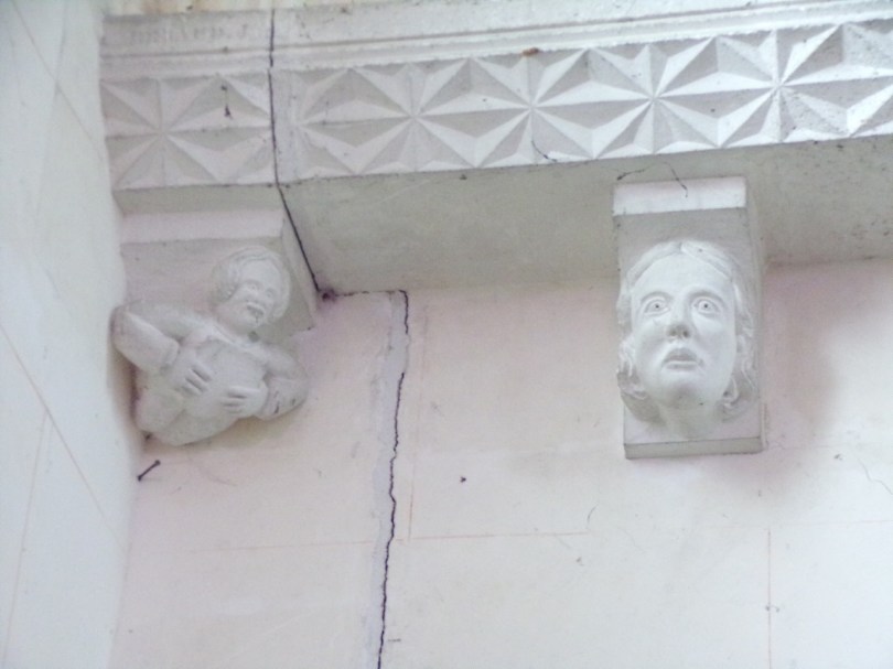 Brives sur Charente - L'église Saint-Etienne - Modillon figuratif (27 juin 2018)