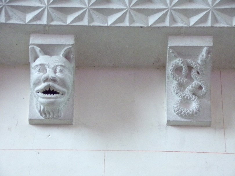 Brives sur Charente - L'église Saint-Etienne - Modillon figuratif (27 juin 2018)