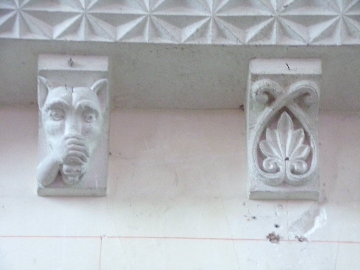 Brives sur Charente - L'église Saint-Etienne - Modillon figuratif (27 juin 2018)