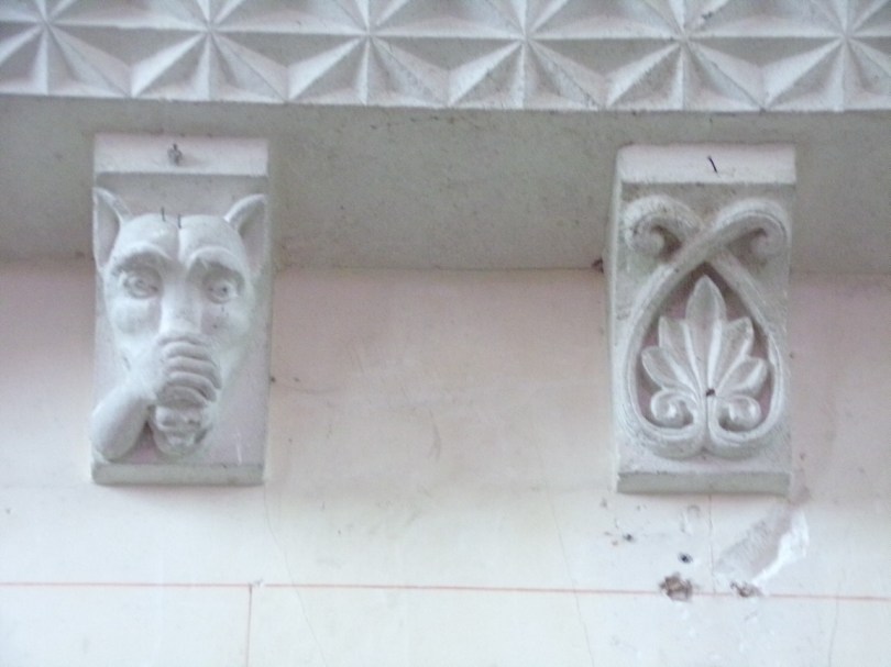 Brives sur Charente - L'église Saint-Etienne - Modillon figuratif (27 juin 2018)