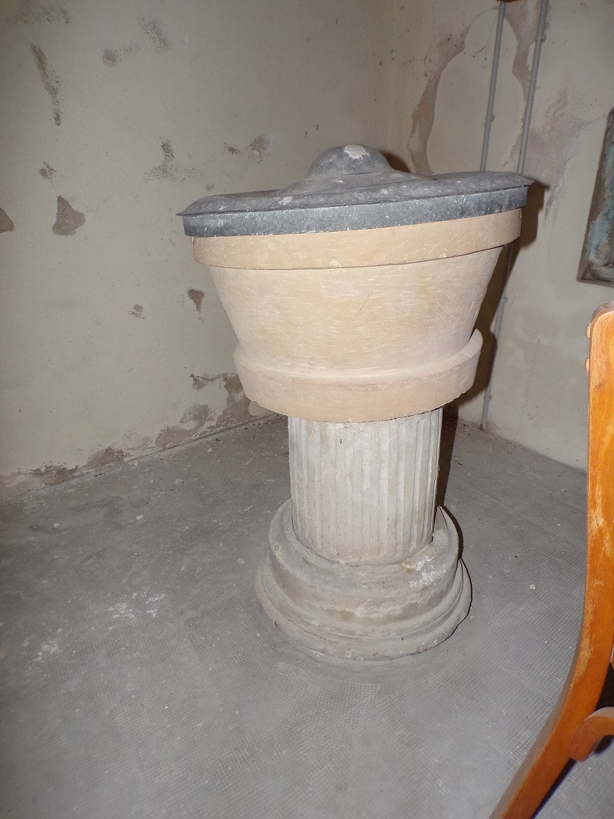 Celles - L'église Saint-Christophe - Fonts Baptismaux (12 juillet 2018)