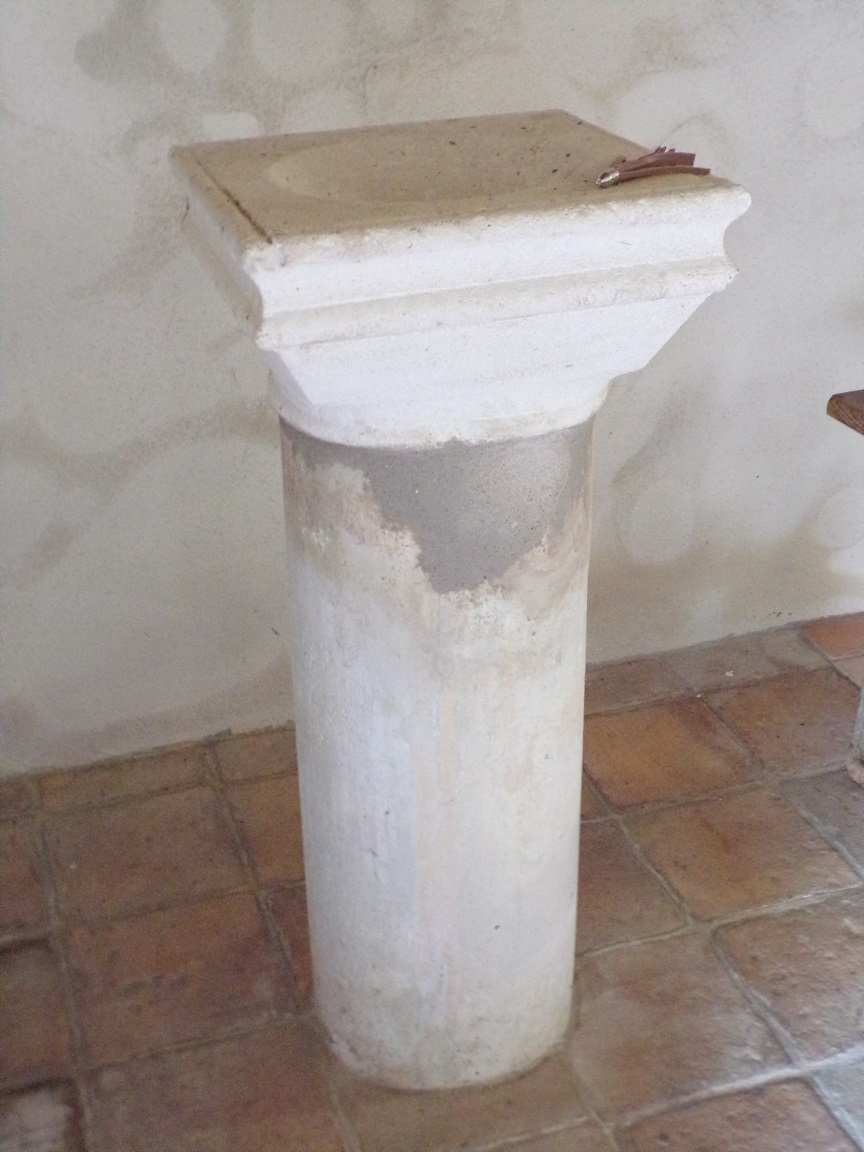 Cierzac - L'église Notre-Dame - Le bénitier (18 juillet 2018)