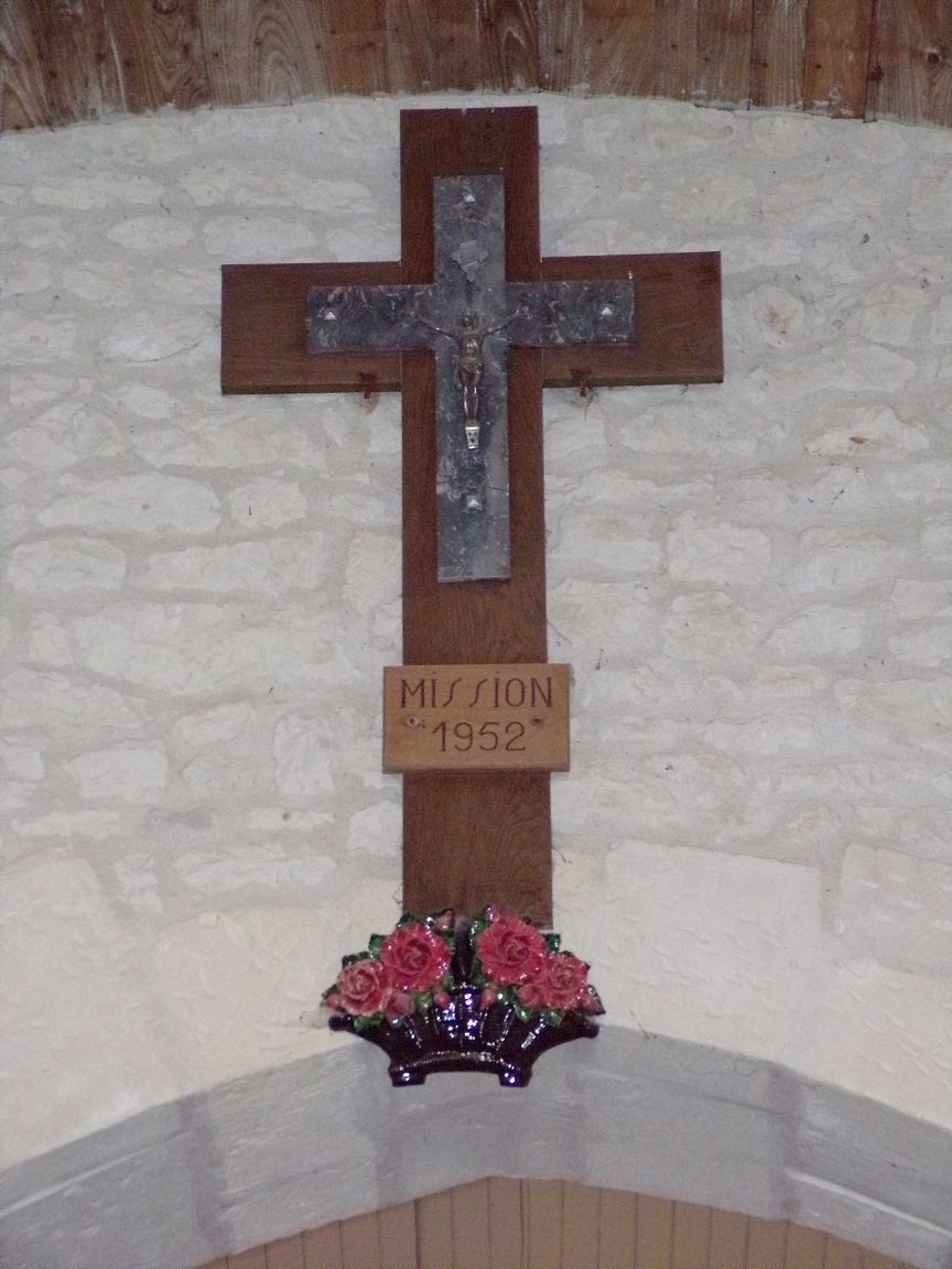 Coulonges - L'église Saint-Saturnin - La croix mission 1952 (24 août 2019)