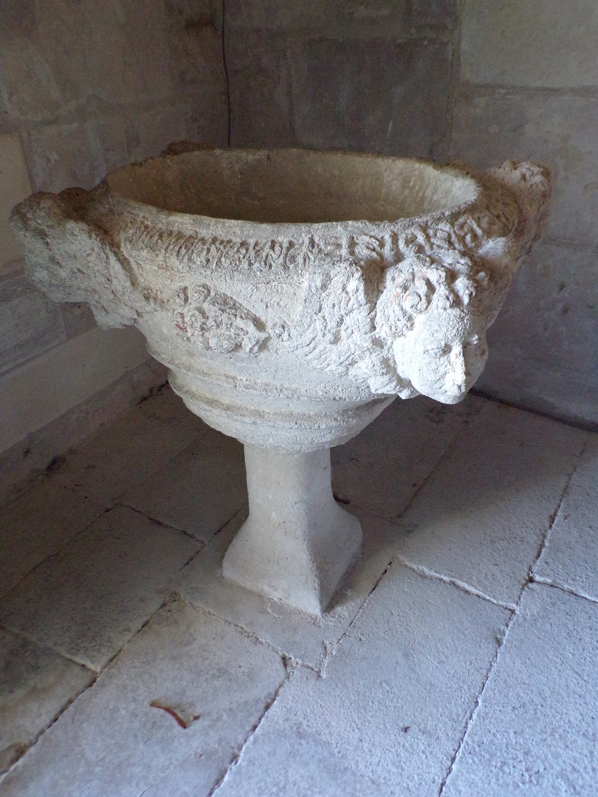 Coulonges - L'église Saint-Saturnin - Fonts Baptismaux (24 août 2019)