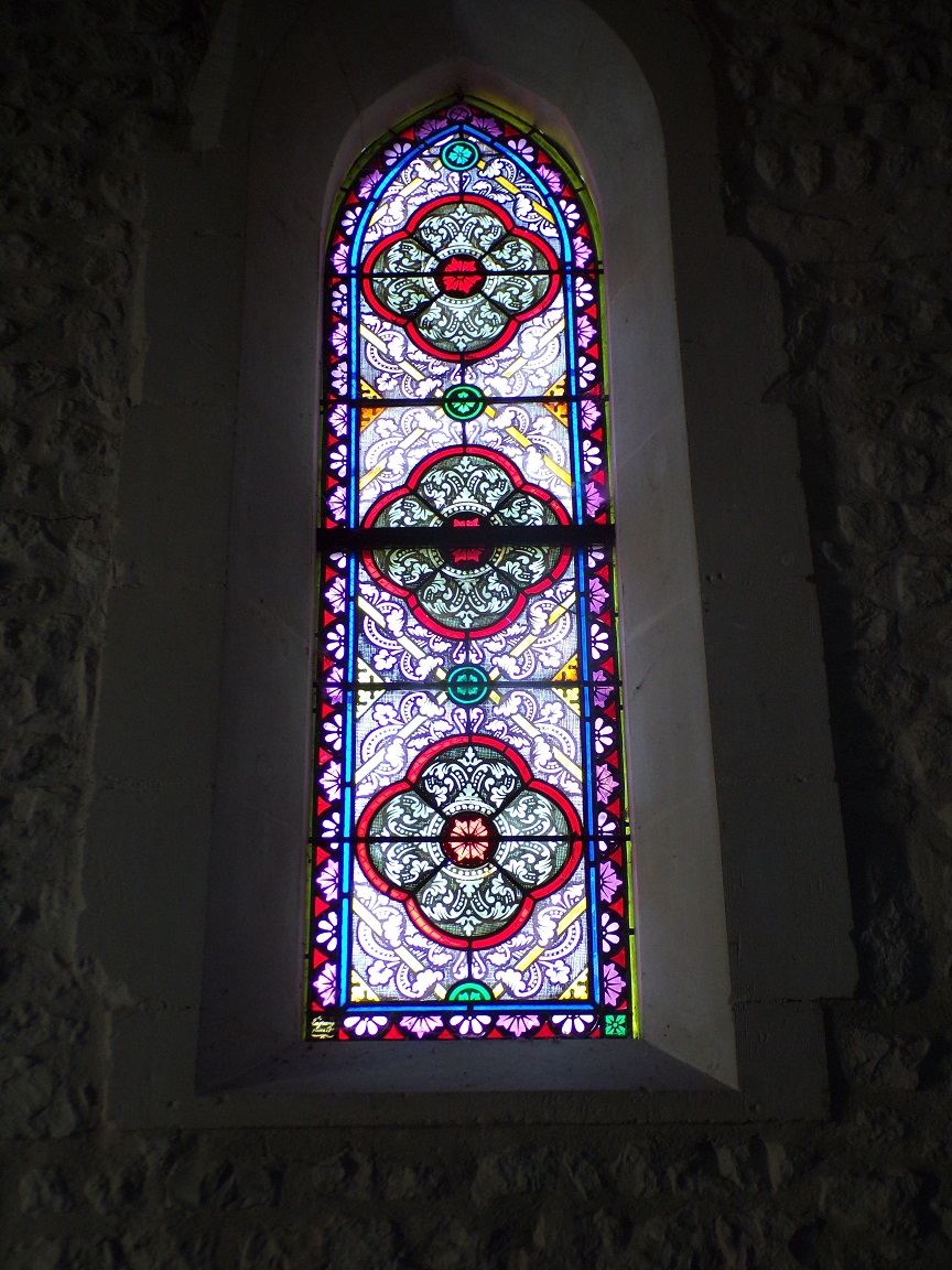 Coulonges - L'église Saint-Saturnin - Un vitrail (24 août 2019)