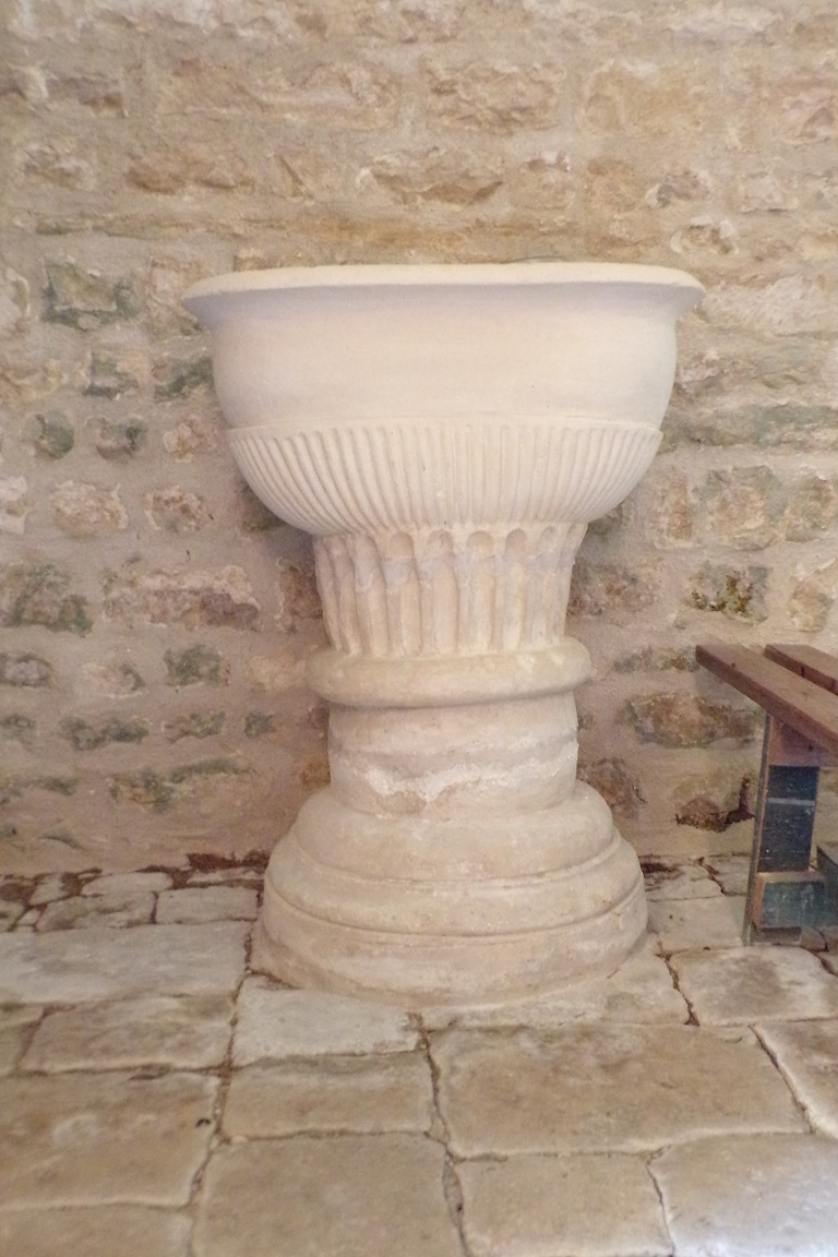 Courbillac - L'église Saint-Aubin - Fonts baptismaux (12 juin 2017)