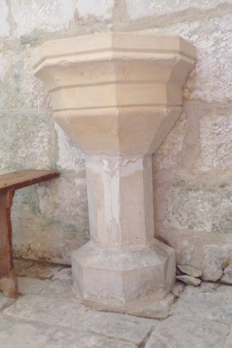 Courbillac - L'église Saint-Aubin - Fonts baptismaux (12 juin 2017)