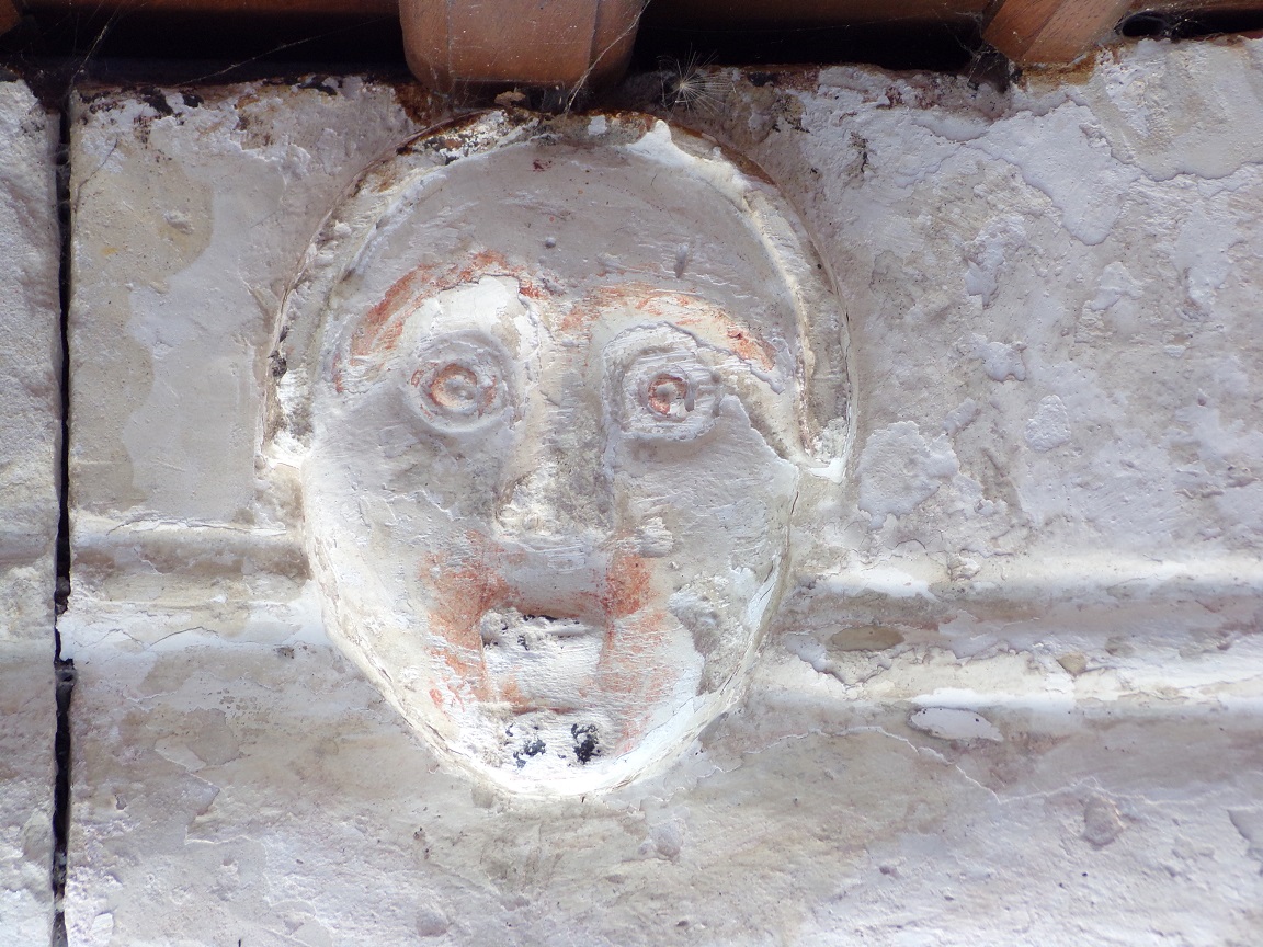 Courbillac - L'église Saint-Aubin - Un modillon (23 juillet 2018)