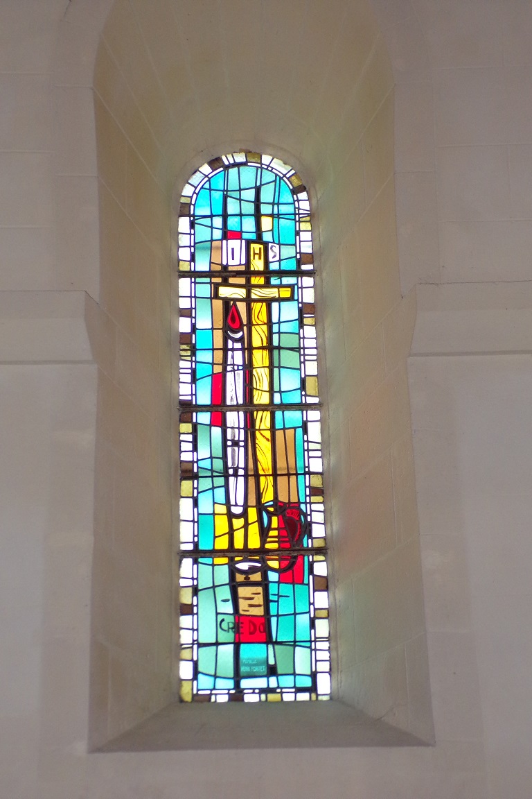 Saint-Sulpice de Cognac - L'église Saint Sulpice - Le vitrail 'IHS CREDO' (12 avril 2017)