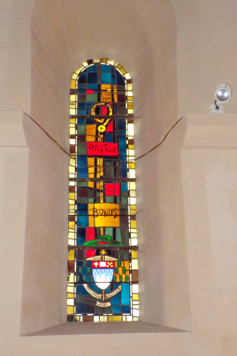 Saint-Sulpice de Cognac - L'église Saint Sulpice - Le vitrail 'PASTOR BONUS - Christum fomare in vobis' (12 avril 2017)