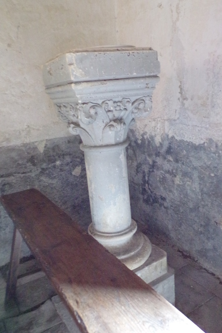 Bréville - L’église Saint-Benoît - Le bénitier (27 mai 2017)