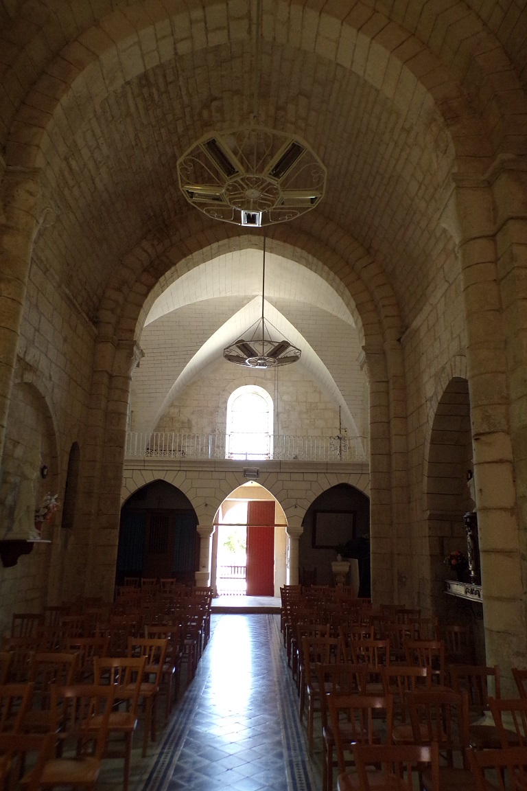 Foussignac - L'église Saint-Cybard-et-Saint-Laurent - Vue de l'autel (15 juin 2017)