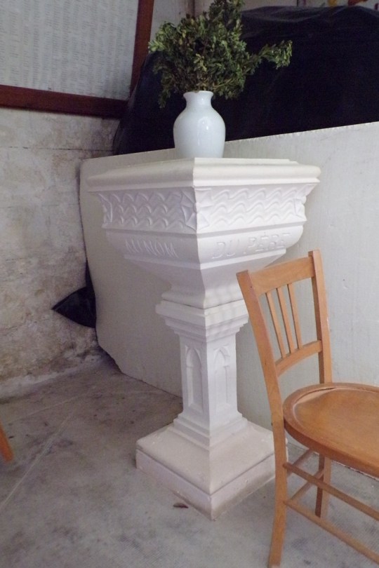 Foussignac - L'église Saint-Cybard-et-Saint-Laurent - Le bénitier ou fonts baptismaux (15 juin 2017)