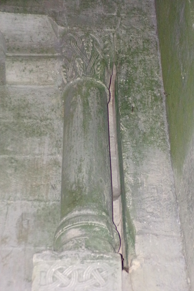 Bouteville - L'église Saint-Paul - Une colonne (21 mars 2017)