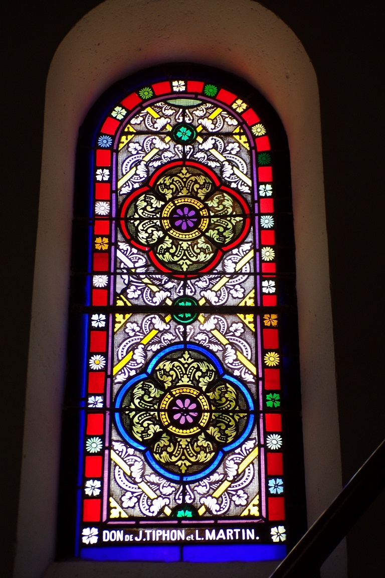Fleurac - L'église Sainte-Élisabeth - Le vitrail 'Don de J Tiphon et L. Martin' (15 juin 2017)