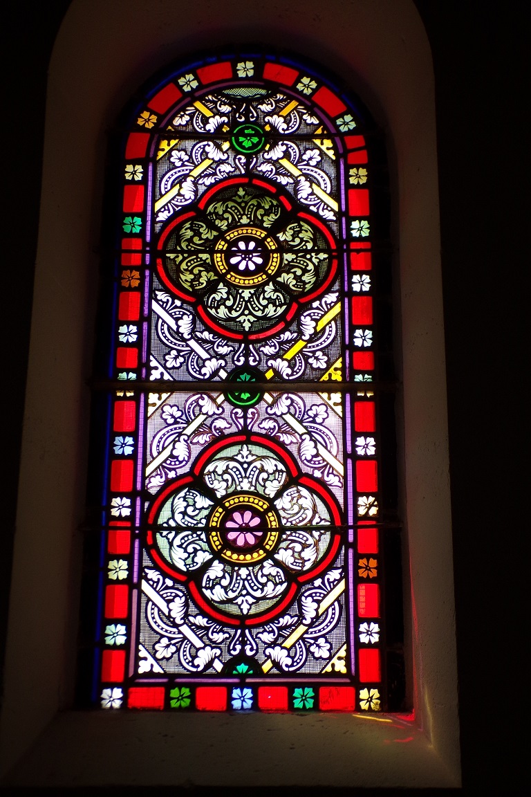 Fleurac - L'église Sainte-Élisabeth - Un vitrail (15 juin 2017)