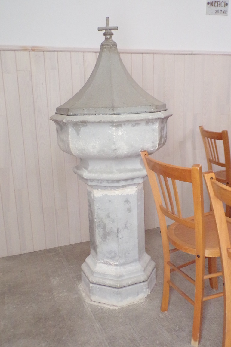 Fleurac - L'église Sainte-Élisabeth - Fonts Baptismaux (15 juin 2017)