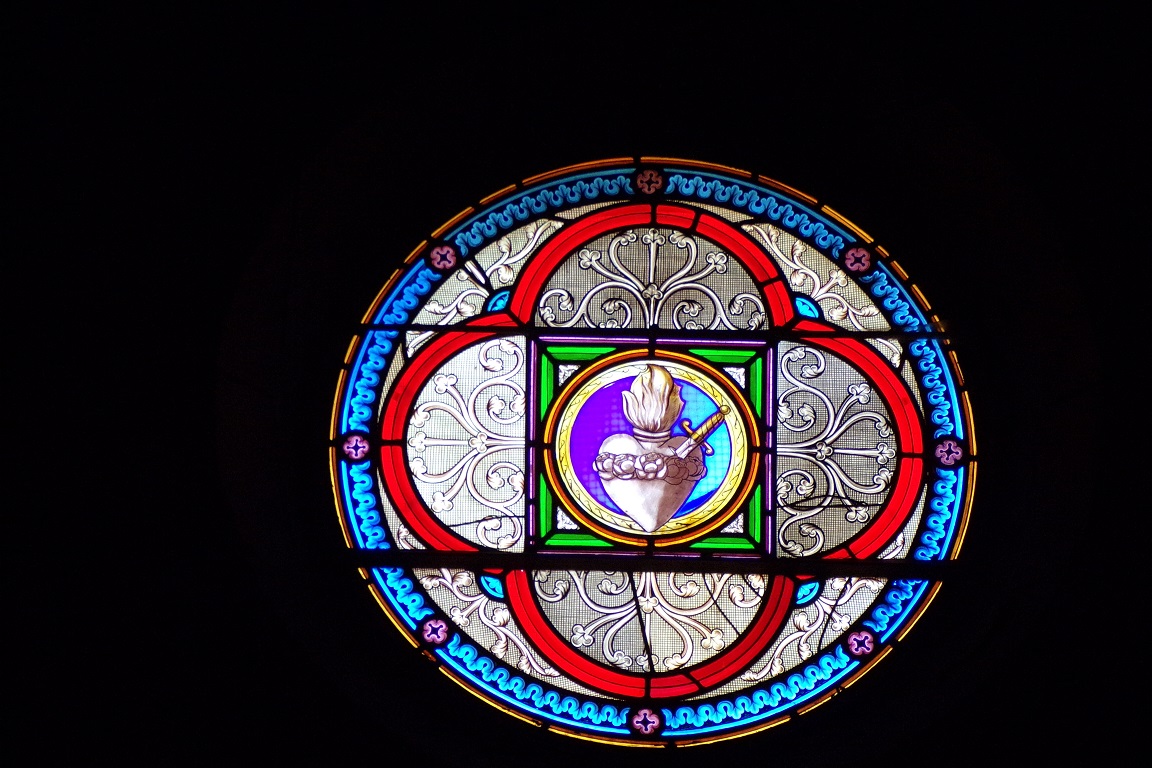 Javrezac - L'église Saint-Pierre - Un vitrail (22 juin 2017)