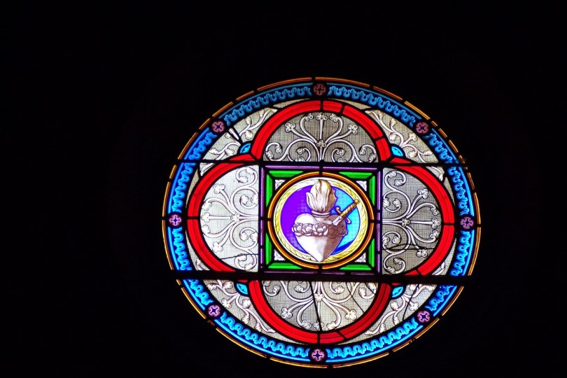 Javrezac - L'église Saint-Pierre - Un vitrail (22 juin 2017)