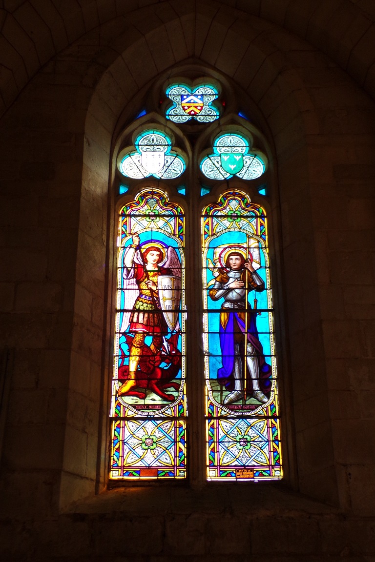 Mérignac - L'église Saint-Pierre - Les vitraux 'Saint Michel, Saint Jeanne d'Arc' (10 juin 2017)
