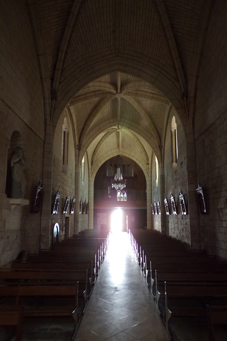 Mérignac - L'église Saint-Pierre - Vue de l'autel (10 juin 2017)