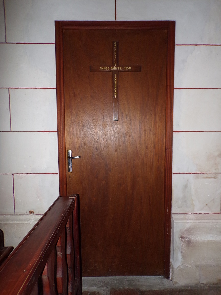 Gondeville - L'église Notre-Dame - La croix 'Année Sainte 1950' (21 septembre 2019)