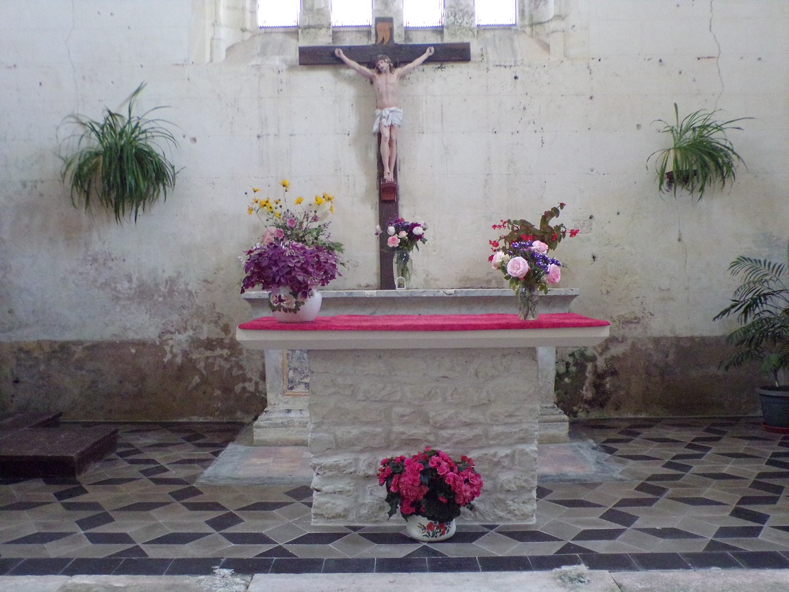 Ambleville - L'église Saint-Pierre - L'autel (21 septembre 2019)