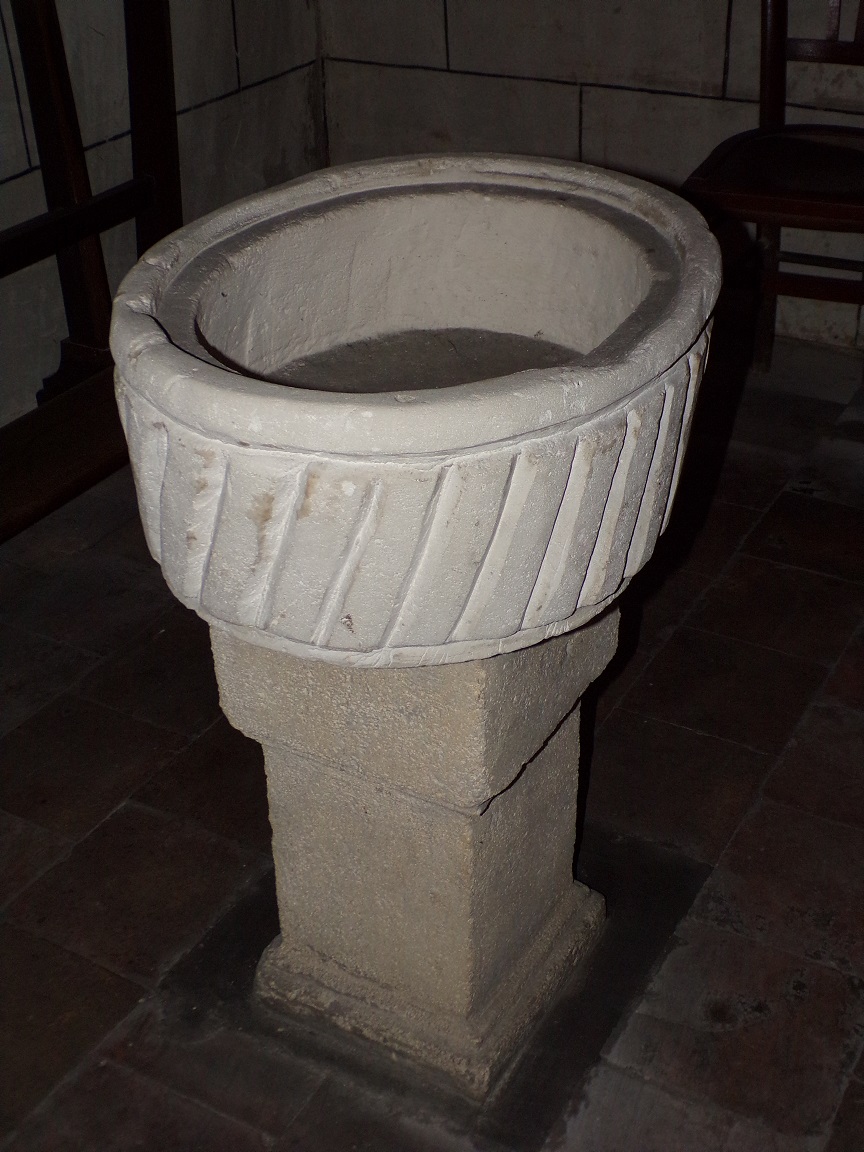 Javrezac - L'église Saint-Pierre - Fonts baptismaux de la chapelle de la Sainte Vierge (5 mars 2019)