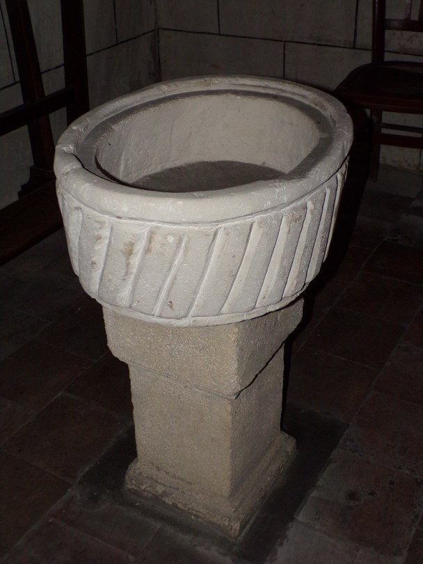 Javrezac - L'église Saint-Pierre - Fonts baptismaux de la chapelle de la Sainte Vierge (5 mars 2019)