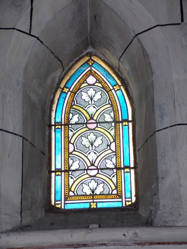 Javrezac - L'église Saint-Pierre - Un vitrail (5 mars 2019)