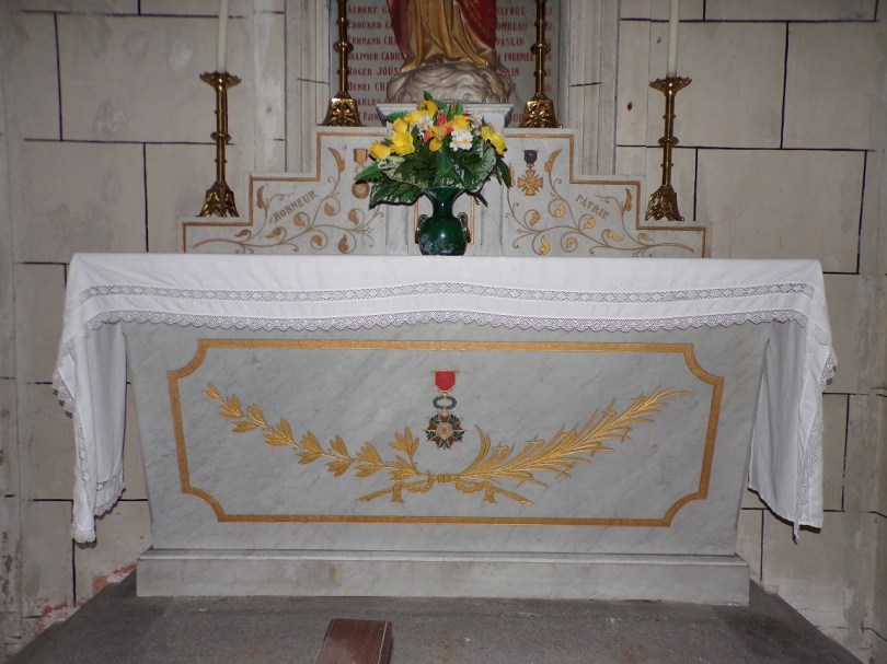 Javrezac - L'église Saint-Pierre - L'autel de la chapelle du Sacré Coeur (5 mars 2019)