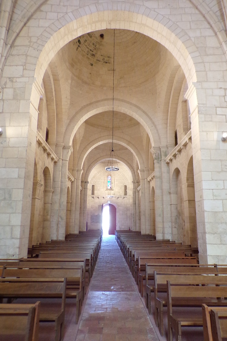 Gensac-la-Pallue – L’église Saint-Martin – Vue de l'autel (8 août 2017)