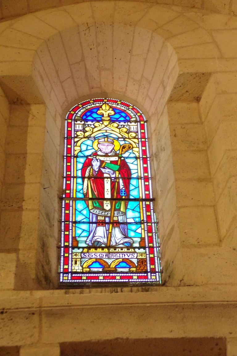 Gensac-la-Pallue – L’église Saint-Martin – Le vitrail 'Saint Martin' (8 août 2017)