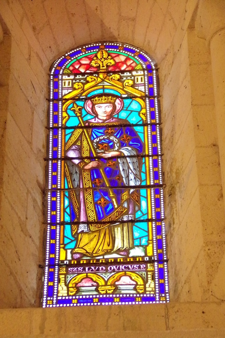 Gensac-la-Pallue – L’église Saint-Martin – Le vitrail 'Saint Louis' (8 août 2017)