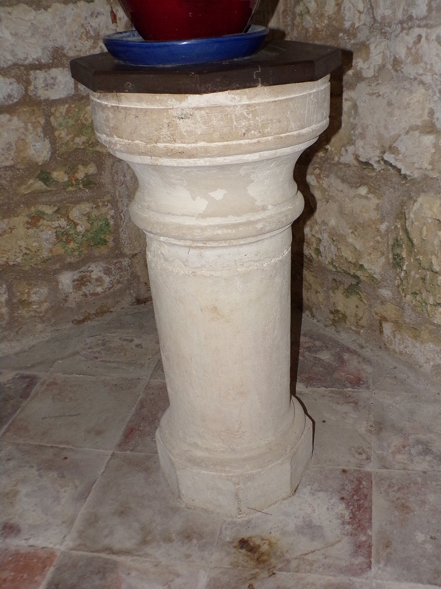 Germignac - L'église Saint-Pierre - Fonts baptismaux (17 juillet 2018)