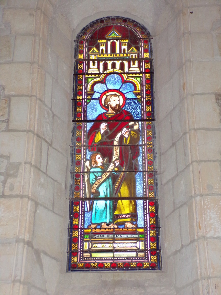 Germignac - L'église Saint-Pierre - Le vitrail 'Saint Mathieu' (17 juillet 2018)