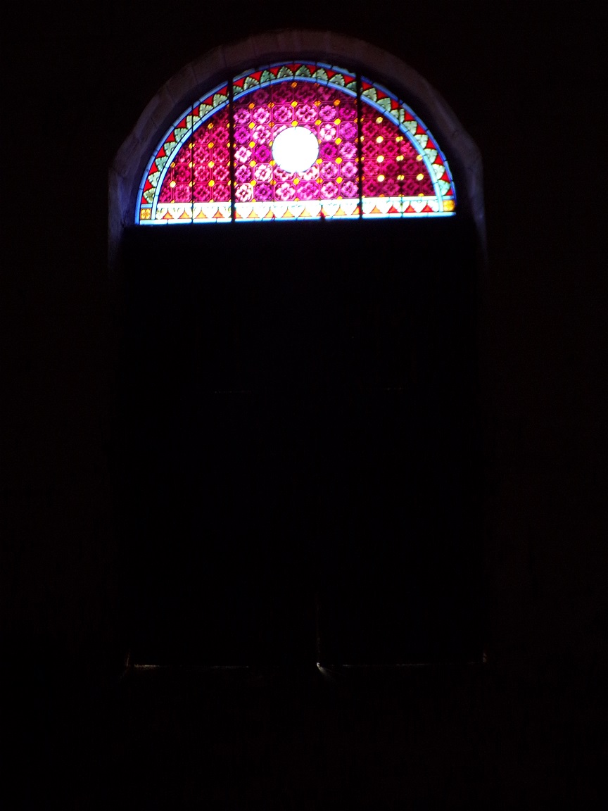 Juillac-le-Coq - L'église Saint-Martin - Un vitrail (18 septembre 2016)