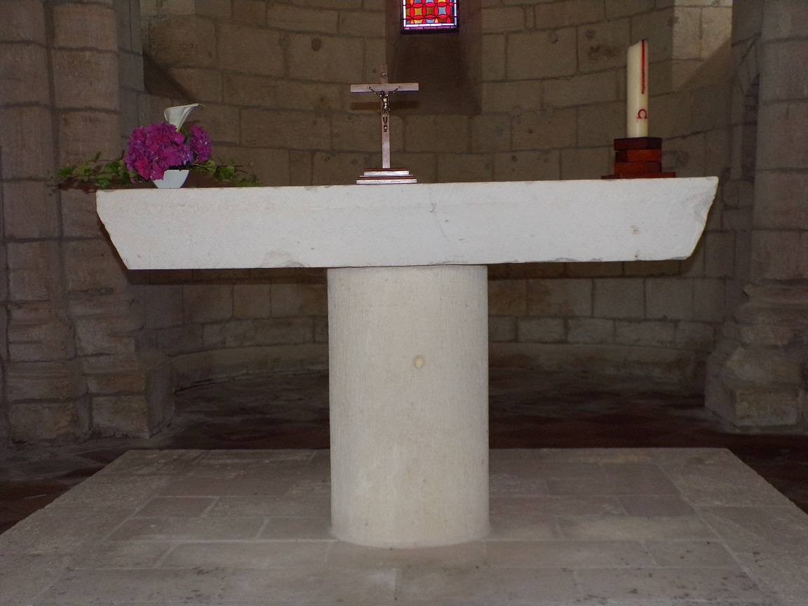 Le Seure - L'église Notre-Dame de l'Assomption - L'autel (22 juin 2018)