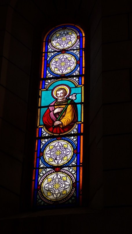 Réparsac - L'église Saint-Pierre - Un vitrail (10 avril 2018)