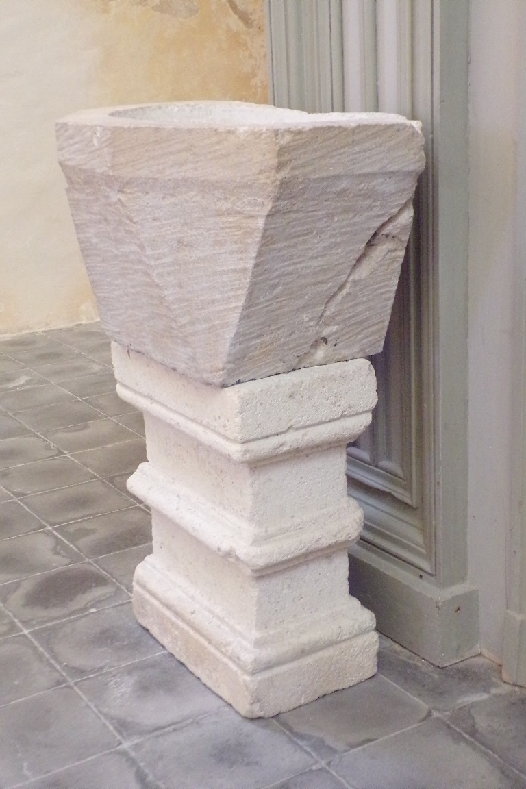 Lignières-Sonneville - L'église Notre-Dame - Le bénitier (1 novembre 2017)