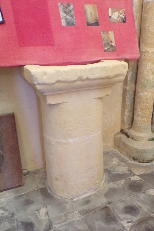 Lignières-Sonneville - L'église Notre-Dame - Fonts baptismaux (1 novembre 2017)