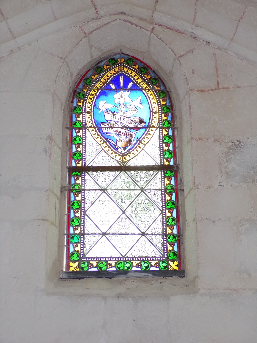 Louzac - L'église Saint-Martin - Un vitrail (6 juin 2018)