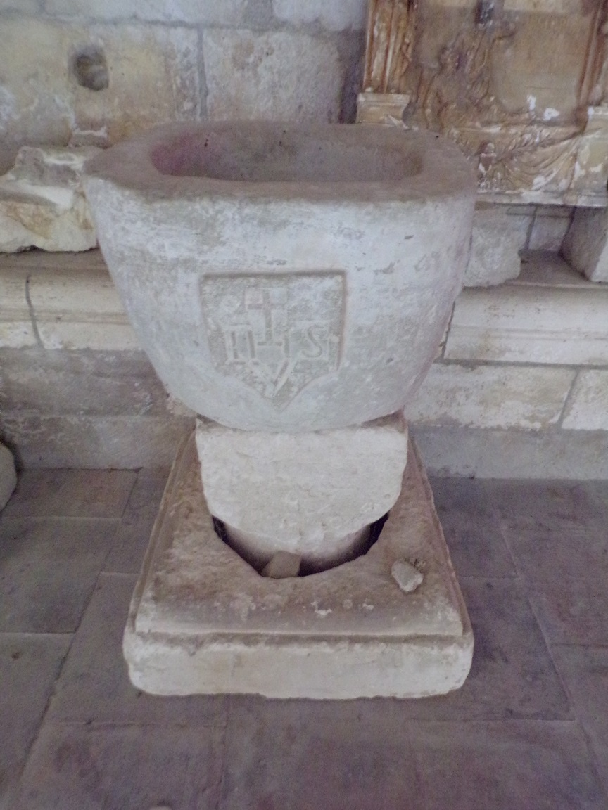 Macqueville - L'église Saint-Etienne - Le bénitier (19 juillet 2020)