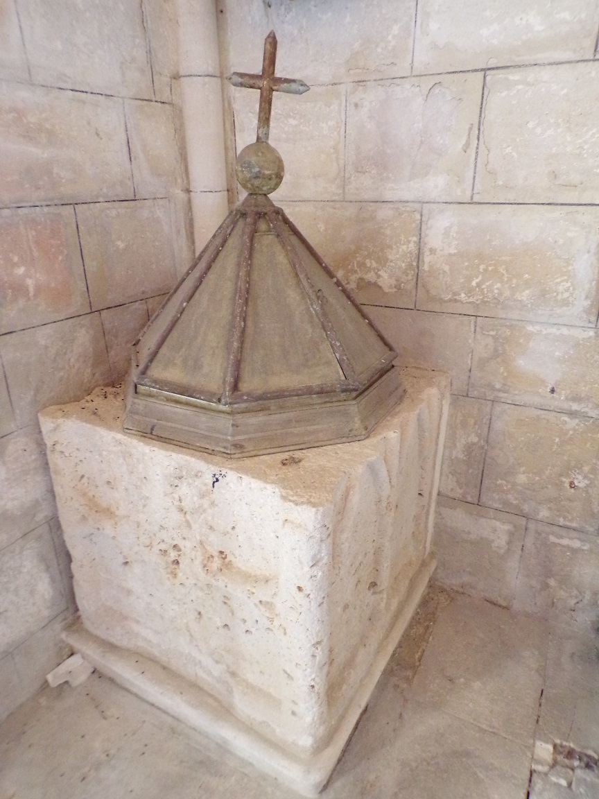 Mareuil - L'église Notre-Dame - Fonts baptismaux (21 août 2018)