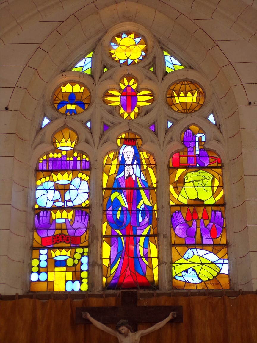 Mareuil - L'église Notre-Dame - Le vitrail de l'abside (21 août 2018)