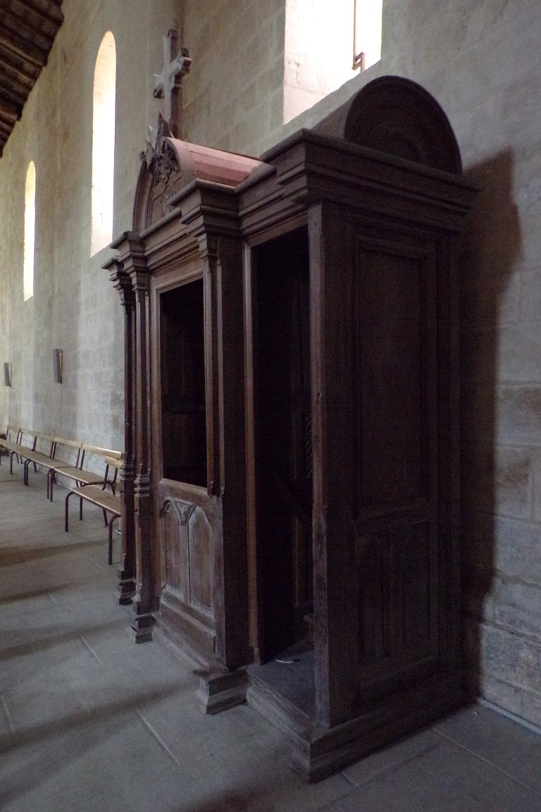 Matha - L'église Saint-Hérie - Le confessionnal (21 juillet 2017)