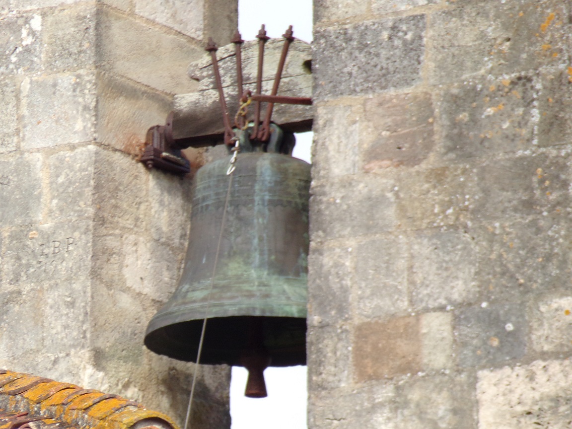 Matha - L'église Saint-Pierre de Marestay - La cloche (13 août 2018)