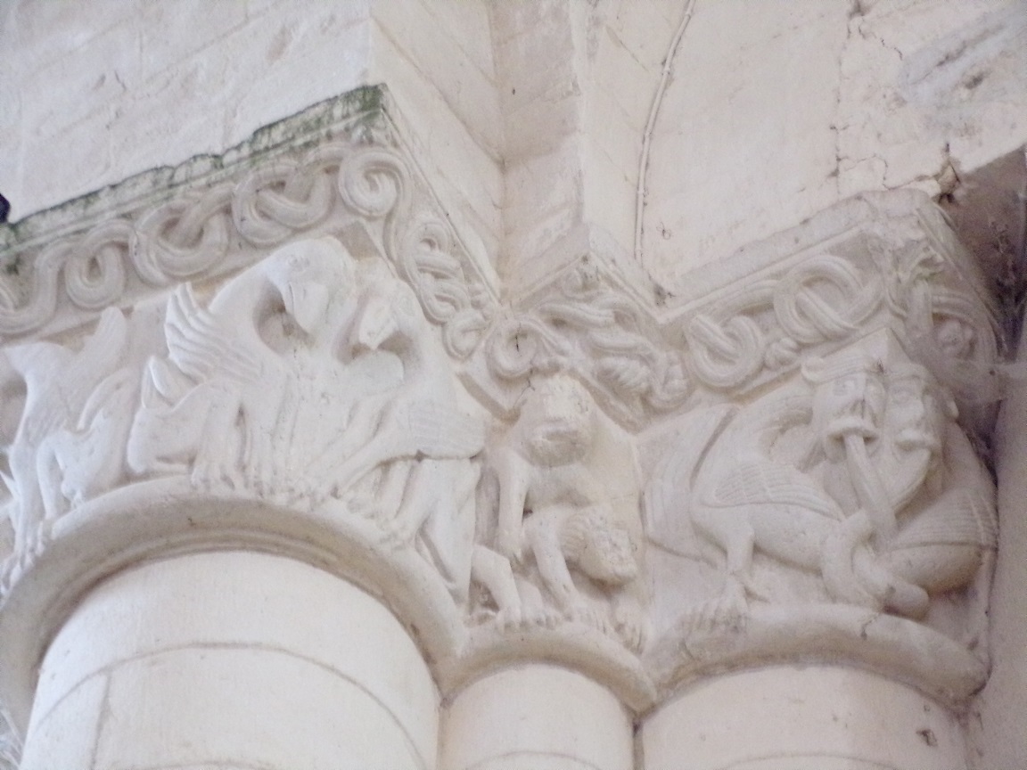 Matha - L'église Saint-Pierre de Marestay - Un modillon (13 août 2018)